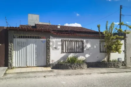 Casa com 3 Quartos para alugar, 250m² no Jardim Caraípe, Teixeira de Freitas