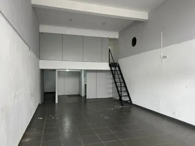 Imóvel Comercial com 1 Quarto para alugar, 75m² no Presidente Roosevelt, Uberlândia