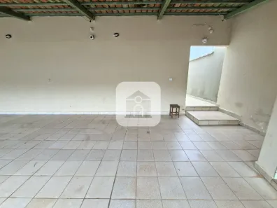 Casa com 3 Quartos para alugar, 70m² no Santa Mônica, Uberlândia
