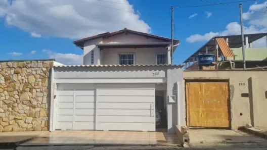Casa com 3 Quartos à venda, 180m² no Bom Jesus, Contagem