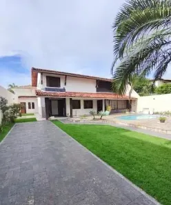 Casa com 5 Quartos para alugar, 330m² no Buraquinho, Lauro de Freitas