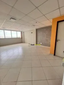 Sala Comercial para alugar, 32m² no Imbetiba, Macaé