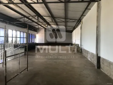 Casa com 1 Quarto para alugar, 6000m² no Distrito Industrial, Uberlândia