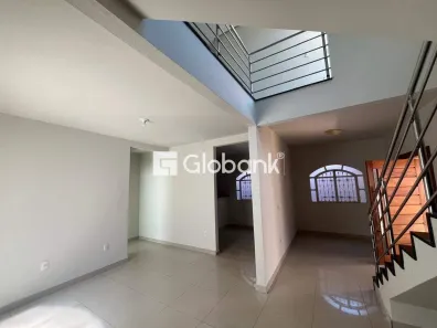 Casa com 4 Quartos à venda, 240m² no Maracanã, Montes Claros
