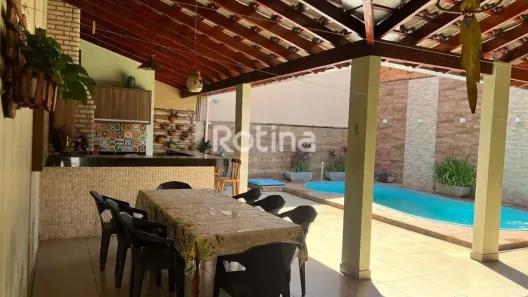 Casa com 3 Quartos à venda, 179m² no Dona Zulmira, Uberlândia