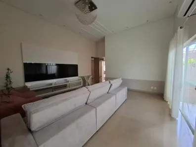 Casa com 3 Quartos para alugar, 224m² no Loteamento Portal do Sol I, Goiânia