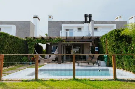 Casa de Condomínio com 4 Quartos à venda, 250m² no XANGRI-LÁ, Xangri-lá