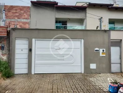 Sobrado com 3 Quartos à venda, 170m² no Parque Amazônia, Goiânia