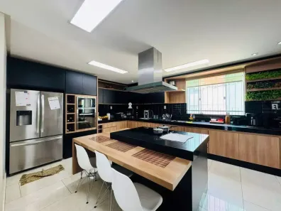 Casa com 5 Quartos à venda, 500m² no São Pedro, Juiz de Fora