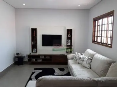 Sobrado com 3 Quartos à venda, 216m² no Jardim Maria Cândida, Caçapava