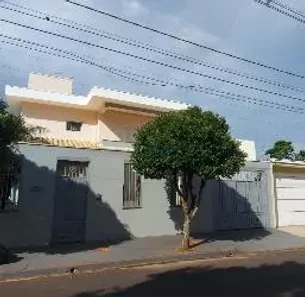 Sobrado com 4 Quartos para venda ou aluguel, 360m² no Planalto Paraíso, São Carlos