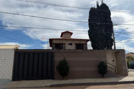 Casa com 4 Quartos à venda, 243m² no Guilhermina Vieira Chaer, Araxá
