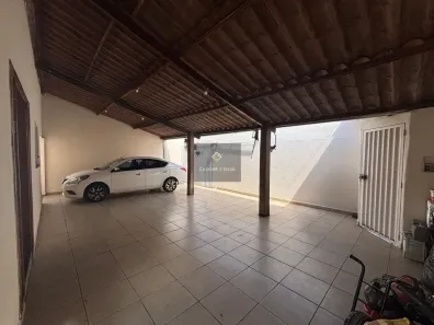 Casa com 5 Quartos à venda, 200m² no São Jorge, Uberlândia