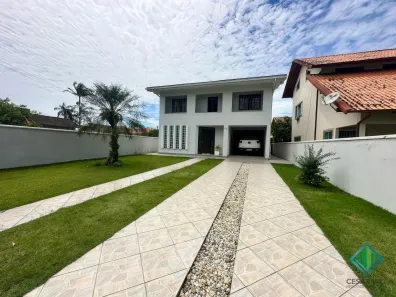 Sobrado com 3 Quartos à venda, 180m² no Praia João Rosa, Biguaçu