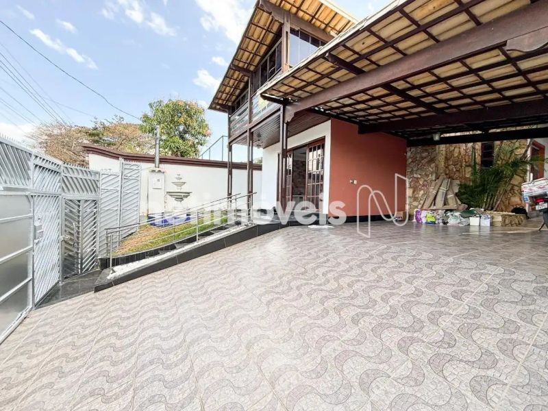 Casa com 6 quartos — Braúnas, Belo Horizonte