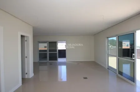 Sala Comercial para alugar, 127m² no Trindade, Florianópolis