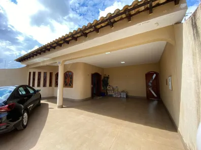 Casa com 3 Quartos à venda, 250m² no Taguatinga Norte, Brasília