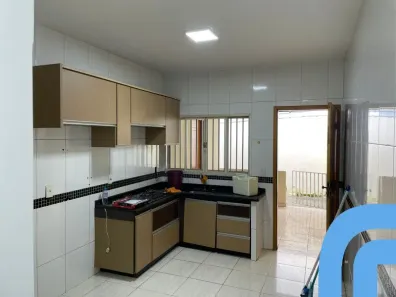 Casa com 3 Quartos à venda, 176m² no Jardim Novo Petrópolis, Goiânia