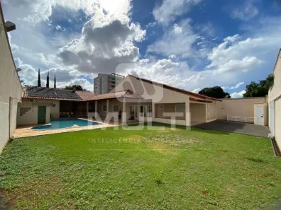 Casa com 4 Quartos para alugar, 300m² no Santa Mônica, Uberlândia