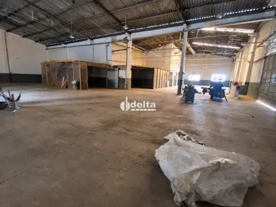 Ponto Comercial para alugar, 1000m² no Custódio Pereira, Uberlândia
