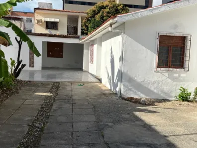 Casa com 3 Quartos para alugar, 300m² no Mangabeiras, Maceió