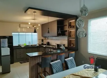 Casa de Condomínio com 3 Quartos à venda, 300m² no Piracangaguá, Taubaté