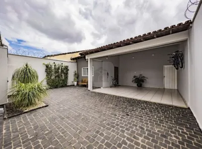 Casa com 3 Quartos à venda, 140m² no Jardim Karaíba, Uberlândia