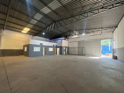Galpão/Depósito/Armazém com 3 Quartos para alugar, 640m² no Campina Verde, Contagem
