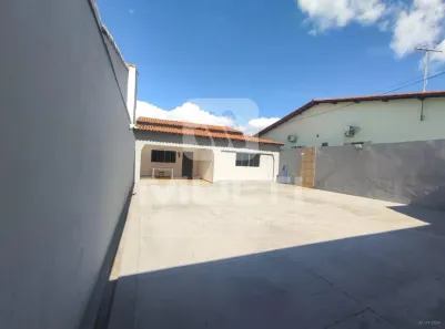 Casa com 3 Quartos à venda, 100m² no Cidade Jardim, Uberlândia