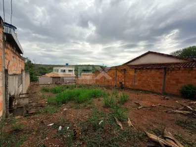 Lote/Terreno à venda, 246m² no Santo Antônio dos Campos, Divinópolis