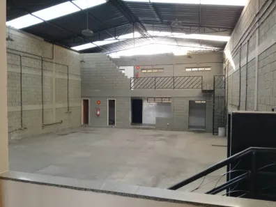 Galpão/Depósito/Armazém para alugar, 338m² no Califórnia, Belo Horizonte
