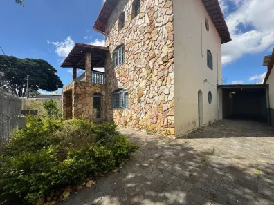 Casa com 4 Quartos para alugar, 250m² no Planalto, Belo Horizonte