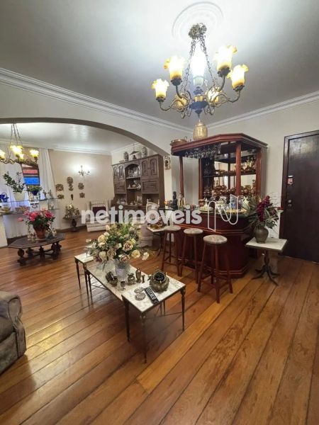 Casa com 4 quartos — Buritis, Belo Horizonte