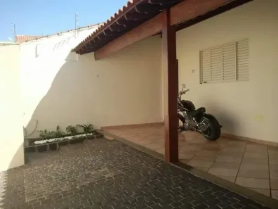 Casa com 3 Quartos à venda, 160m² no Cidade Jardim, Uberlândia