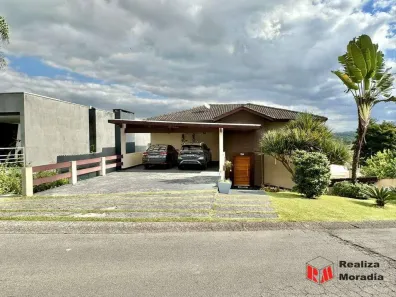 Casa de Condomínio com 3 Quartos à venda, 330m² no Golf Gardens, Carapicuíba