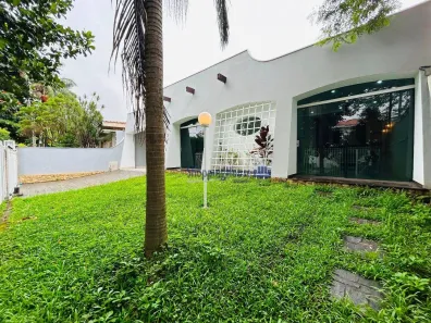 Casa com 3 Quartos para alugar, 225m² no Alto da Lapa, São Paulo