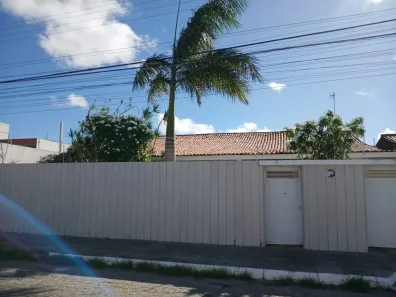 Casa com 4 Quartos à venda, 300m² no Pinheiro, Maceió