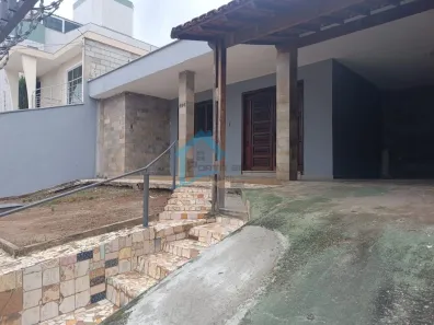 Casa com 3 Quartos para alugar, 300m² no Vera Cruz, Contagem