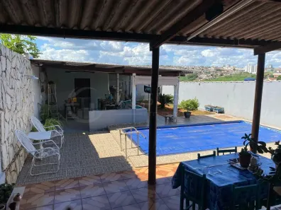 Casa com 3 Quartos à venda, 250m² no Centro, Anápolis