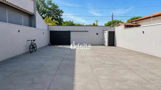 Casa com 3 Quartos à venda, 130m² no Custódio Pereira, Uberlândia