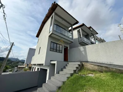 Sobrado com 2 Quartos à venda, 79m² no Bela Vista, Palhoça