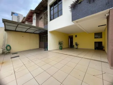 Sobrado com 4 Quartos à venda, 202m² no Nova Suiça, Goiânia
