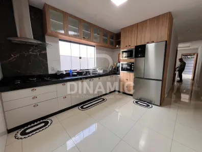 Casa com 3 Quartos para alugar, 120m² no Carolina Parque Extensão, Goiânia