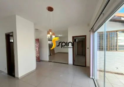 Casa com 3 Quartos à venda, 250m² no Saraiva, Uberlândia