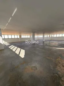 Prédio Comercial para alugar, 3346m² no Santa Mônica, Uberlândia