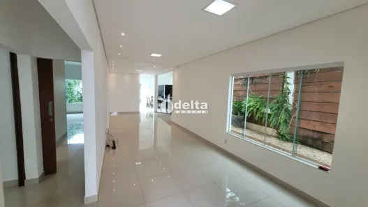 Casa com 3 Quartos à venda, 185m² no Jardim Inconfidência, Uberlândia