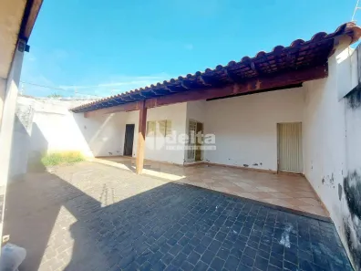 Casa com 2 Quartos à venda, 160m² no Cidade Jardim, Uberlândia