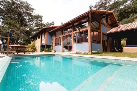 Casa com 3 Quartos para venda ou aluguel, 400m² no Itaipava, Petrópolis