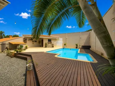 Sobrado com 3 Quartos à venda, 182m² no Costa e Silva, Joinville