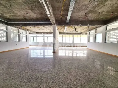 Prédio Comercial para alugar, 2400m² no Petrópolis, Porto Alegre